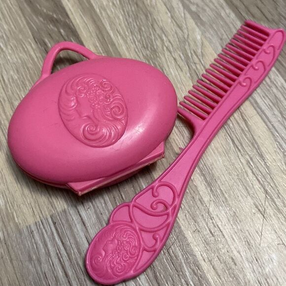 Angel face Barbie vintage doll makeup and travel comb 80s Barbie accessories - Picture 3 of 8